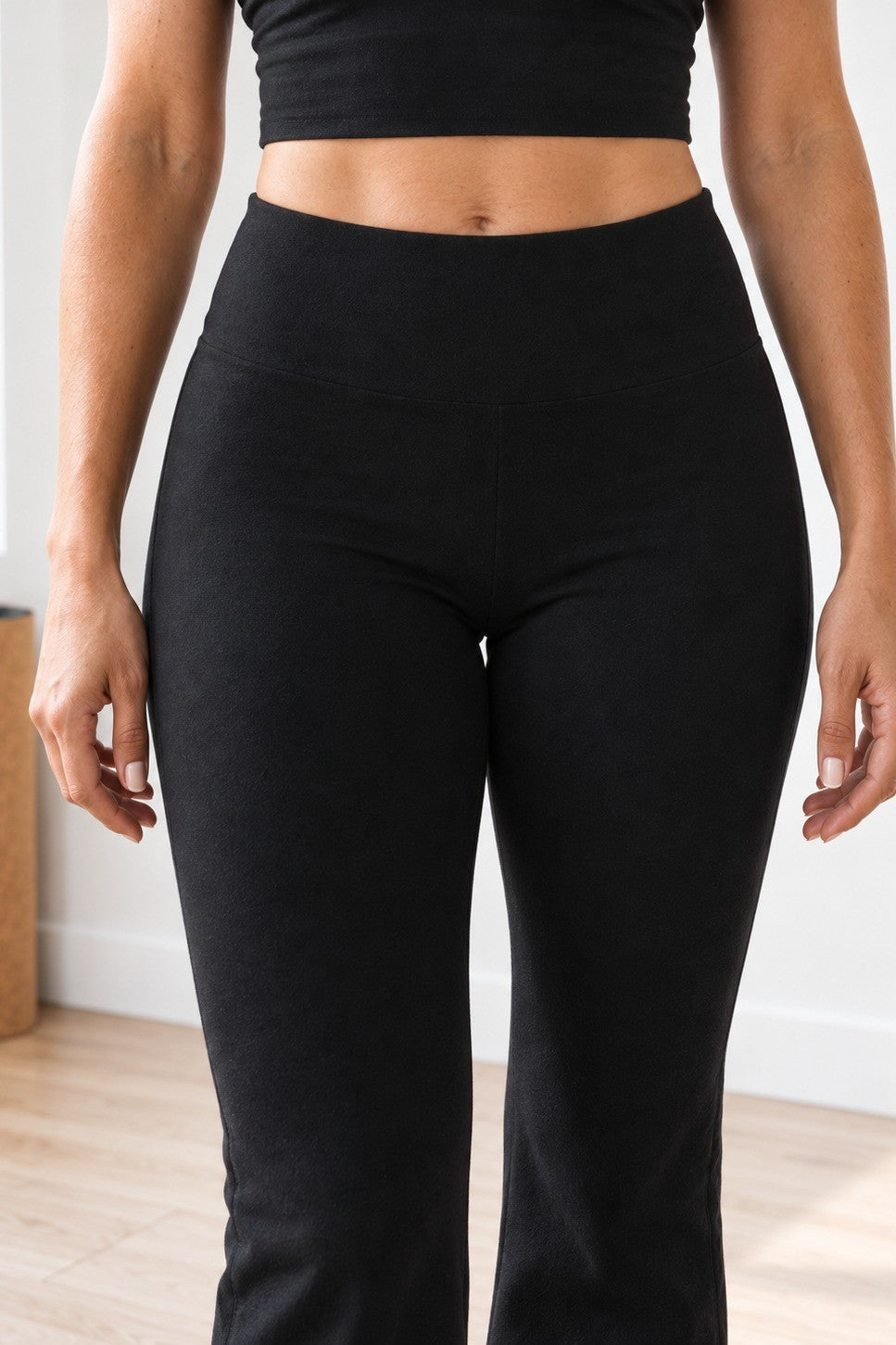 Rounded high-rise waistband of the Mini Flare Pants 32" in the Fall Set