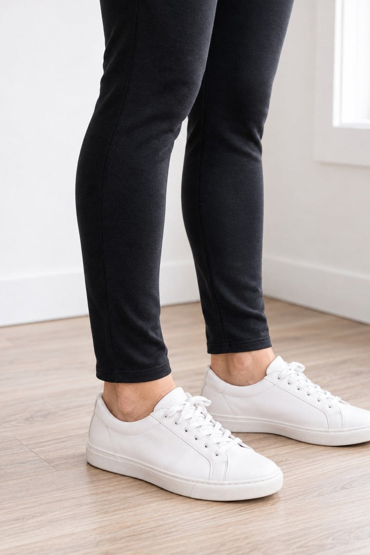 Detail of the organic cotton leggings 27" in the Fall Set