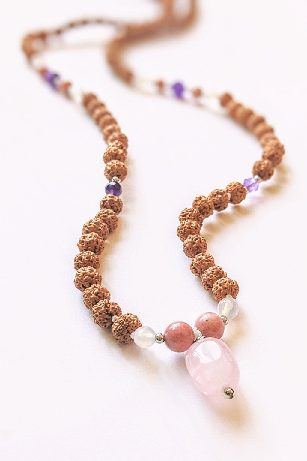 Quartz rose, améthyste, pierre de lune, rhodochrosite - Collier Love Mala